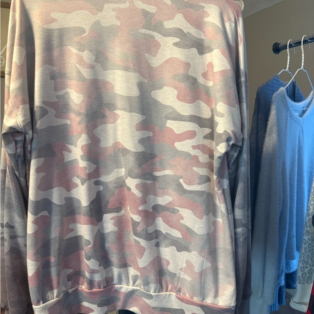 🌸 Cato Pink & Gray Camo Print Sweatshirt – Size M - Picture 4 of 4